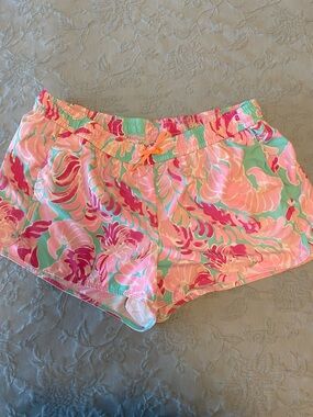 Lilly Pulitzer Luxletic Shorts size Large